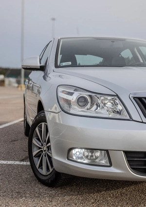 Skoda Octavia cena 22500 przebieg: 281155, rok produkcji 2010 z Gdynia małe 254